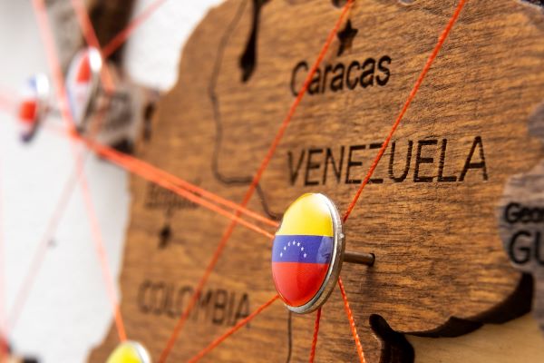 Flujo Migratorio de Venezolanos Impacta Positivamente la Economía en Sudamérica